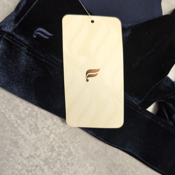 NWT Fabletics Oasis Twist-Front Velour Sports Bra - Navy Blue - Medium (8) - Picture 5 of 8